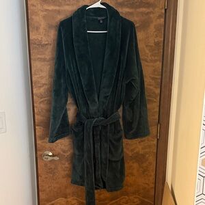 Victoria's Secret Embossed Deep Green Plush Robe - medium/large